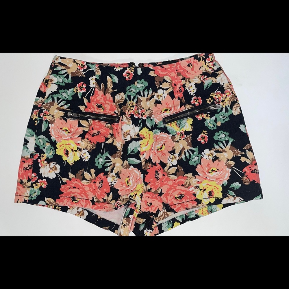 cute floral multi-colored shorts with zipper